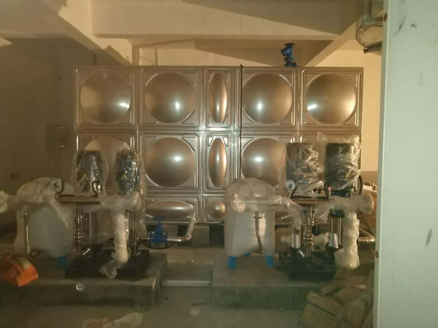 水池給水設(shè)備與無負(fù)壓供水設(shè)備的區(qū)別